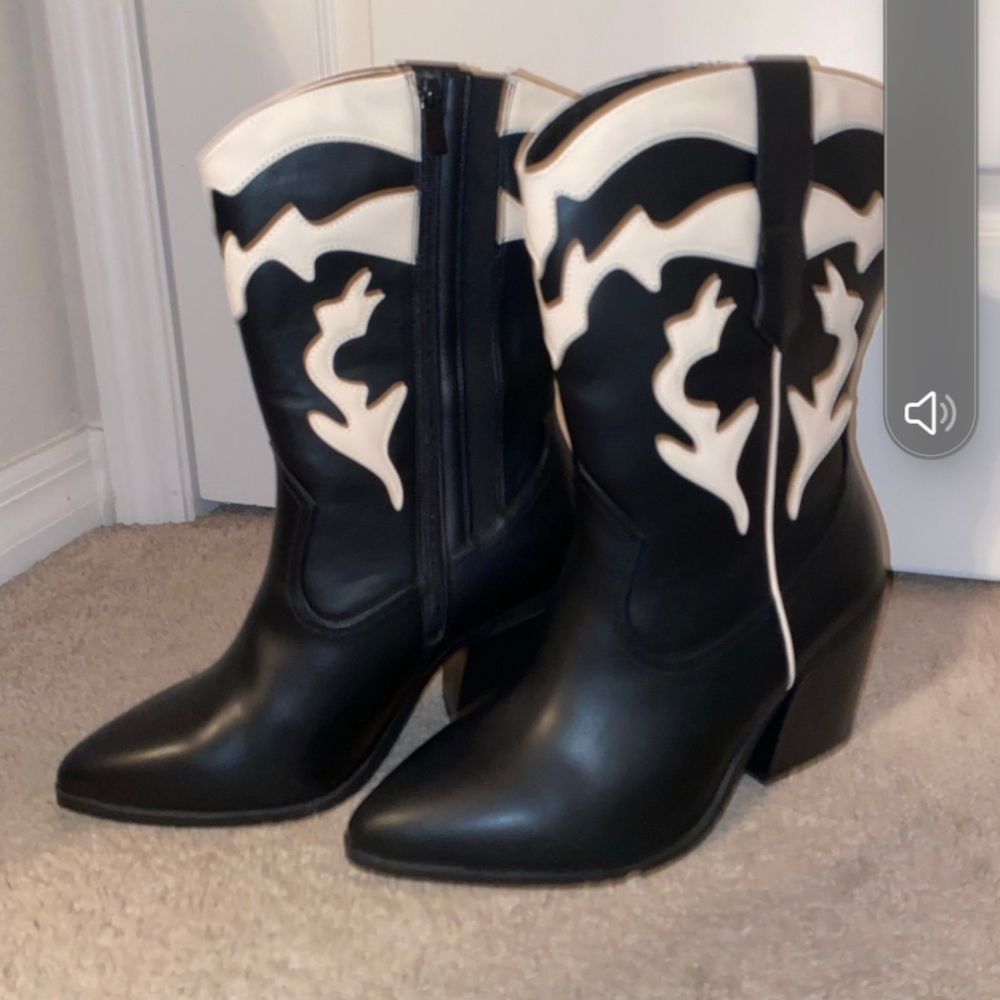 Torrid western boots NWOT